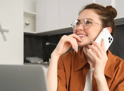 lady with phone